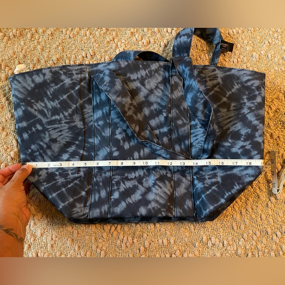Victoria’s Secret Tote - Picture 5 of 6